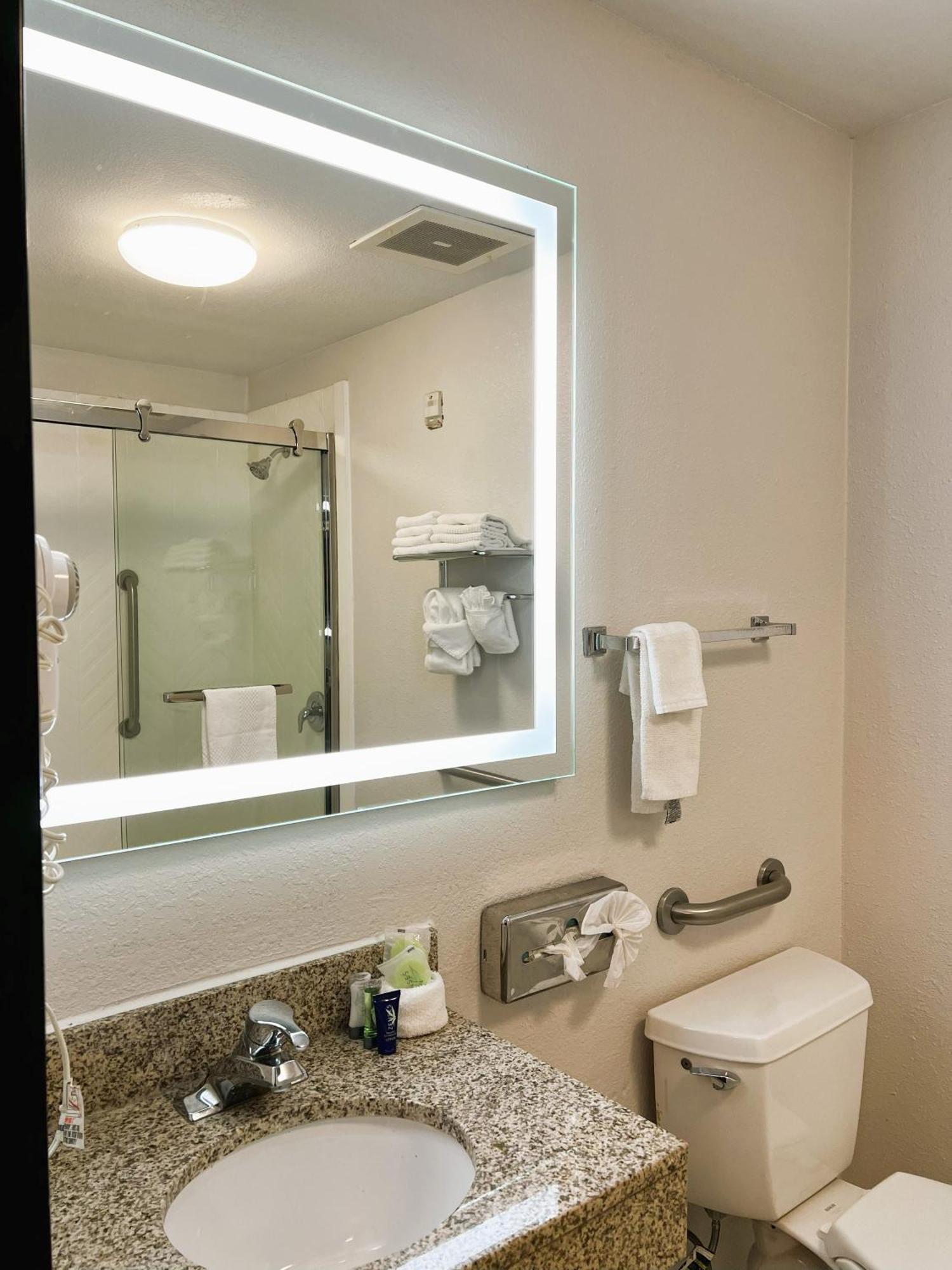 Comfort Inn & Suites Sheboygan I-43 Exteriér fotografie