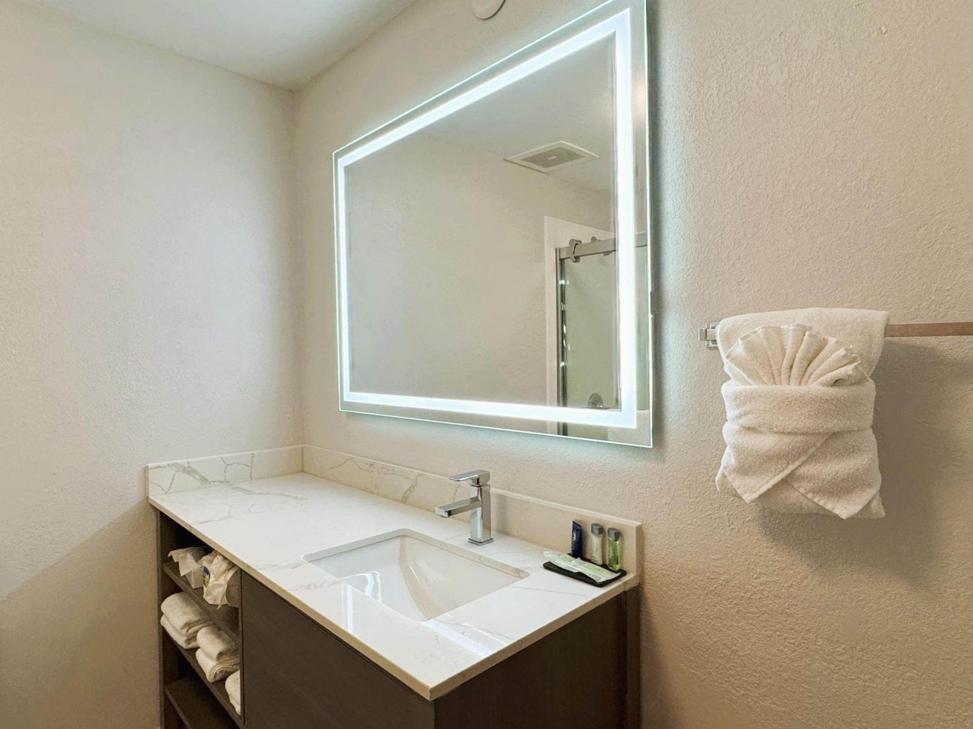 Comfort Inn & Suites Sheboygan I-43 Exteriér fotografie